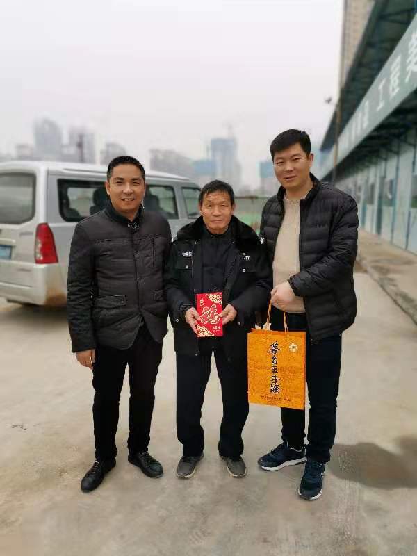 公司领导春节前慰问项目部员工