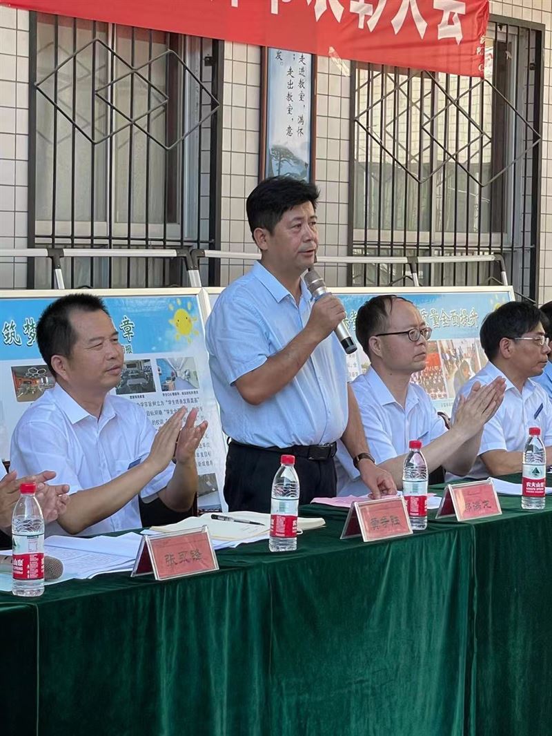 教师节当天海龙公司向沣西中学各位老师送上节日的问候和祝福